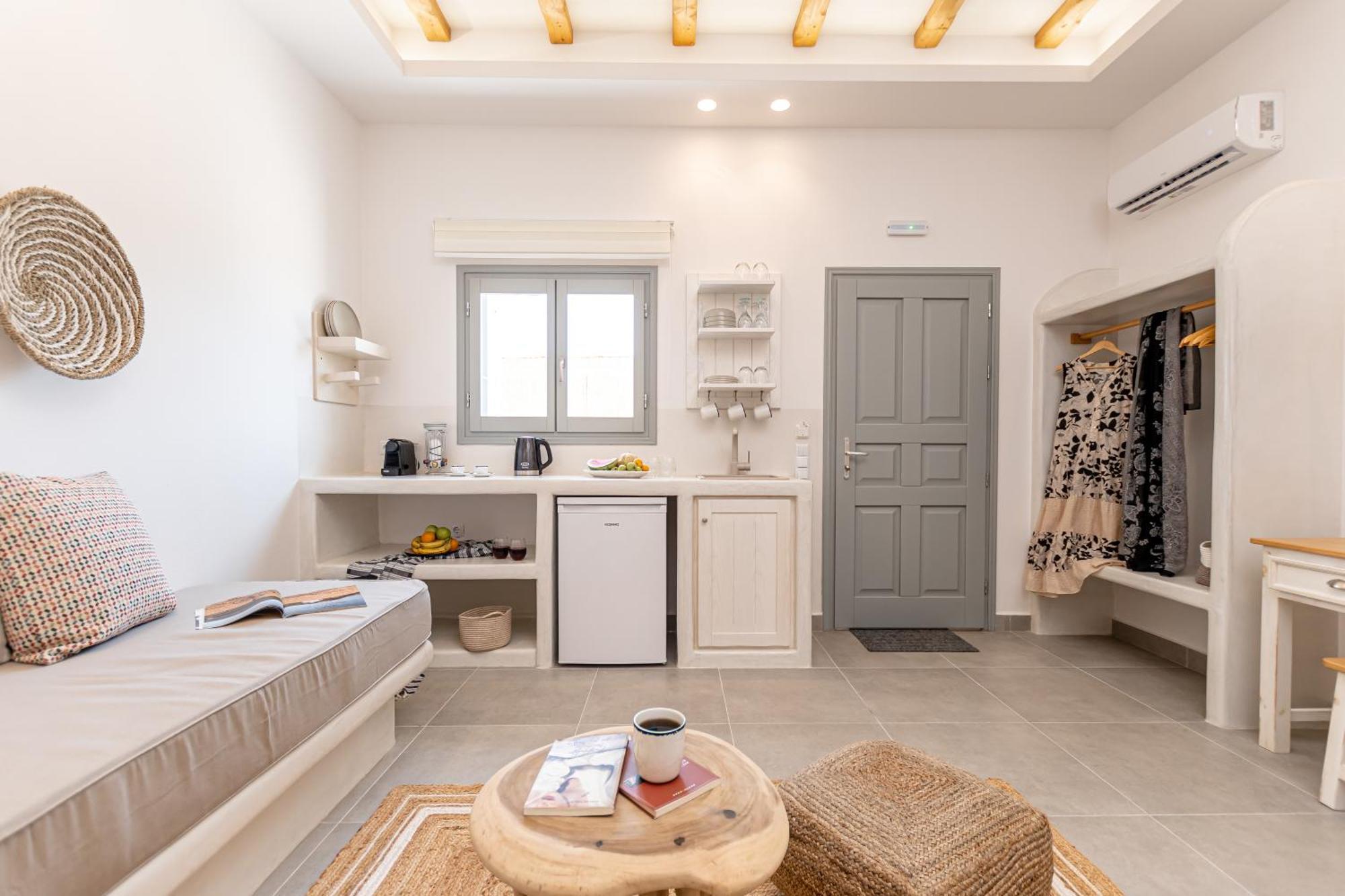 Porto Dema Luxury Suites Schoinoussa Exteriör bild