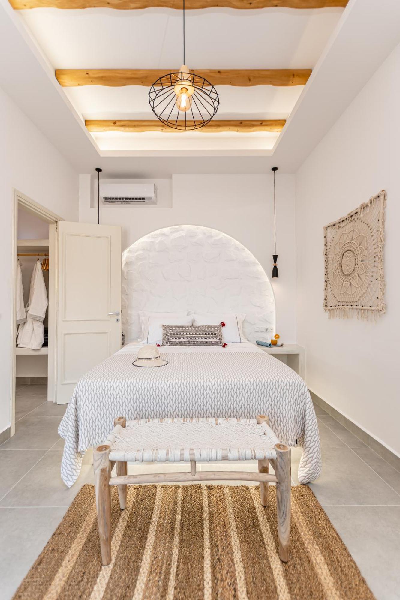 Porto Dema Luxury Suites Schoinoussa Exteriör bild