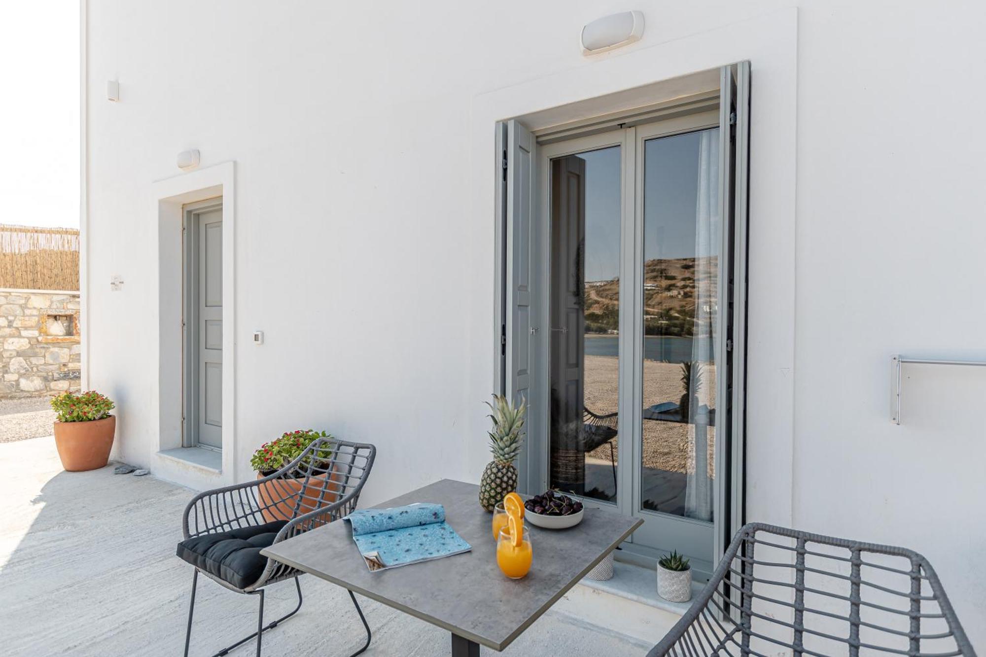 Porto Dema Luxury Suites Schoinoussa Exteriör bild
